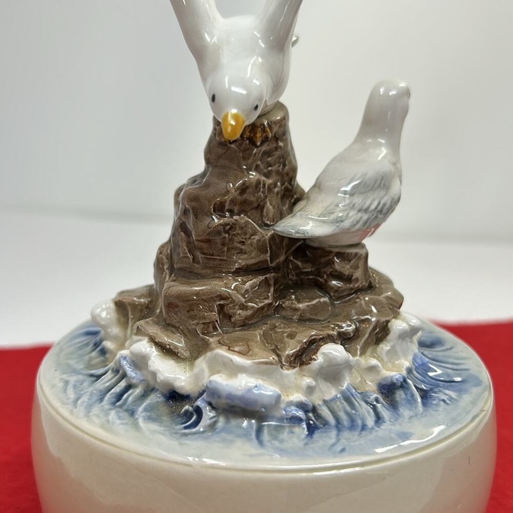 Vintage Otagiri Japan "Misty" Hand Painted Seagulls Music Box - Picture 5 of 10